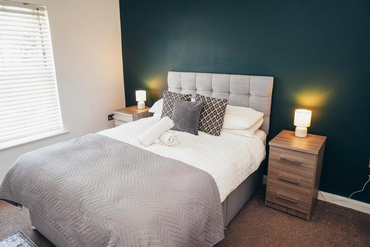 EMA Airport, Donington Park Circuit, East Mids Gateway, Major Business Hubs 5 mins, Self Check-In, Smart TV, Wifi, Free Parking - Housity