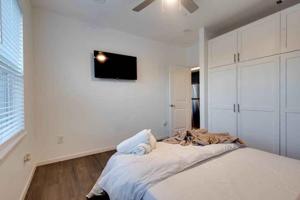 1 BR 1 BA Luxury - Museum District & Downtown HTX - Housity