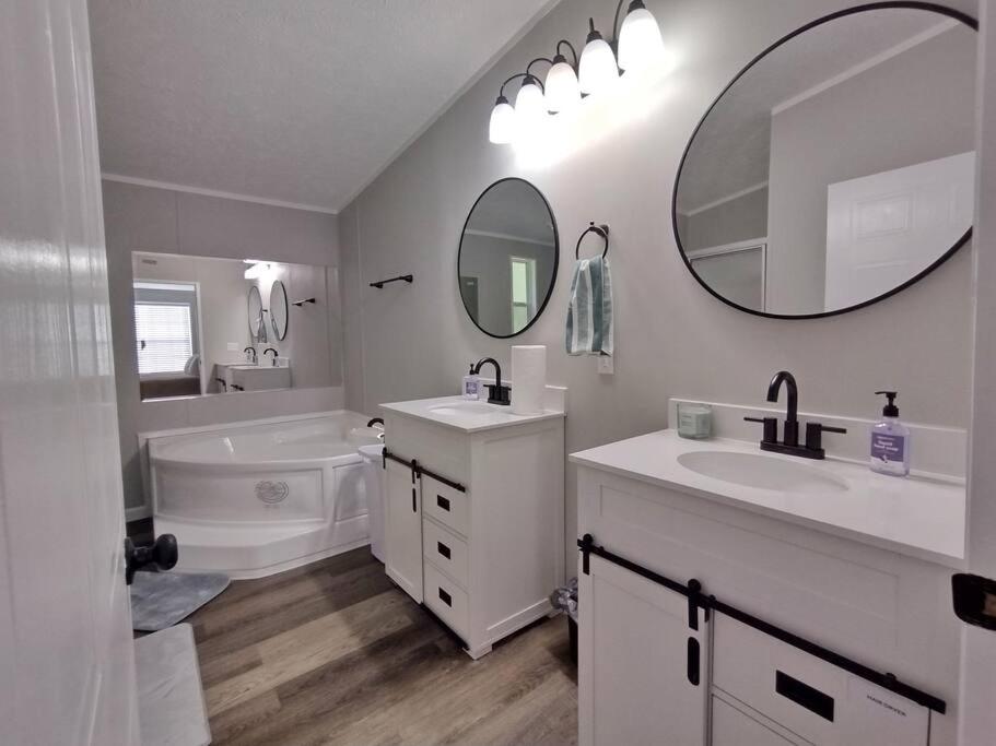 Backwoods Milton House 3BR&2bath - Housity