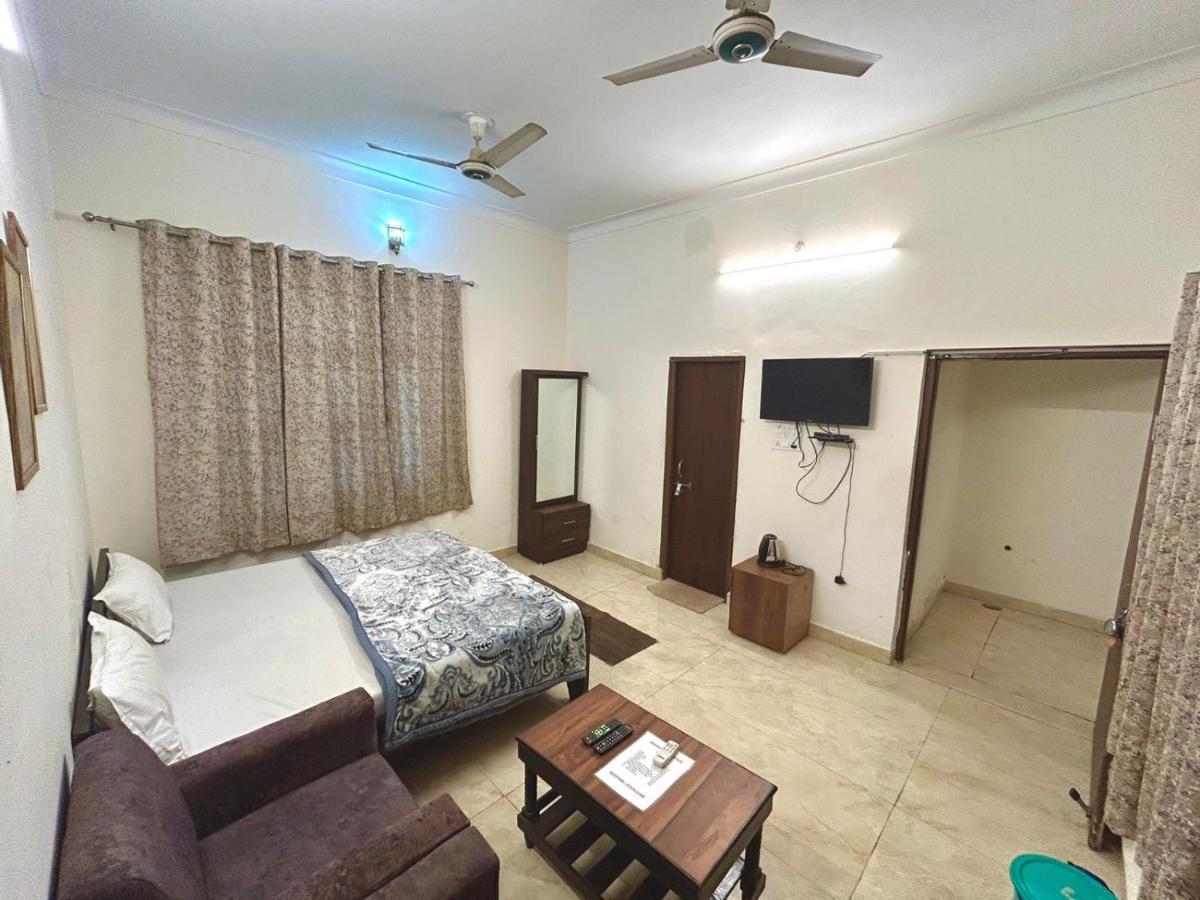 KRISHNAM GUEST HOUSE - Housity