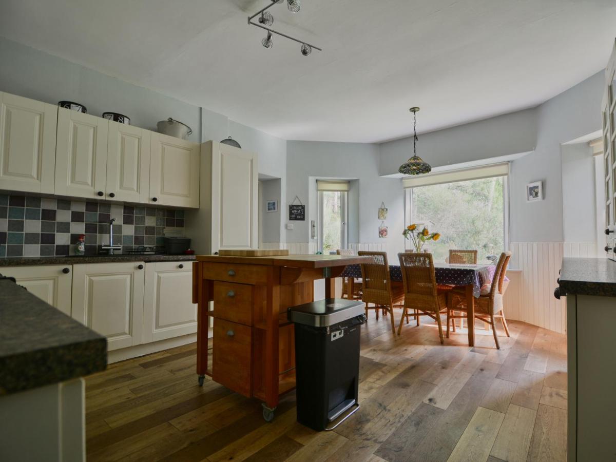 Wester Curr Cottage with private indoor swim pool and hot tub - Housity