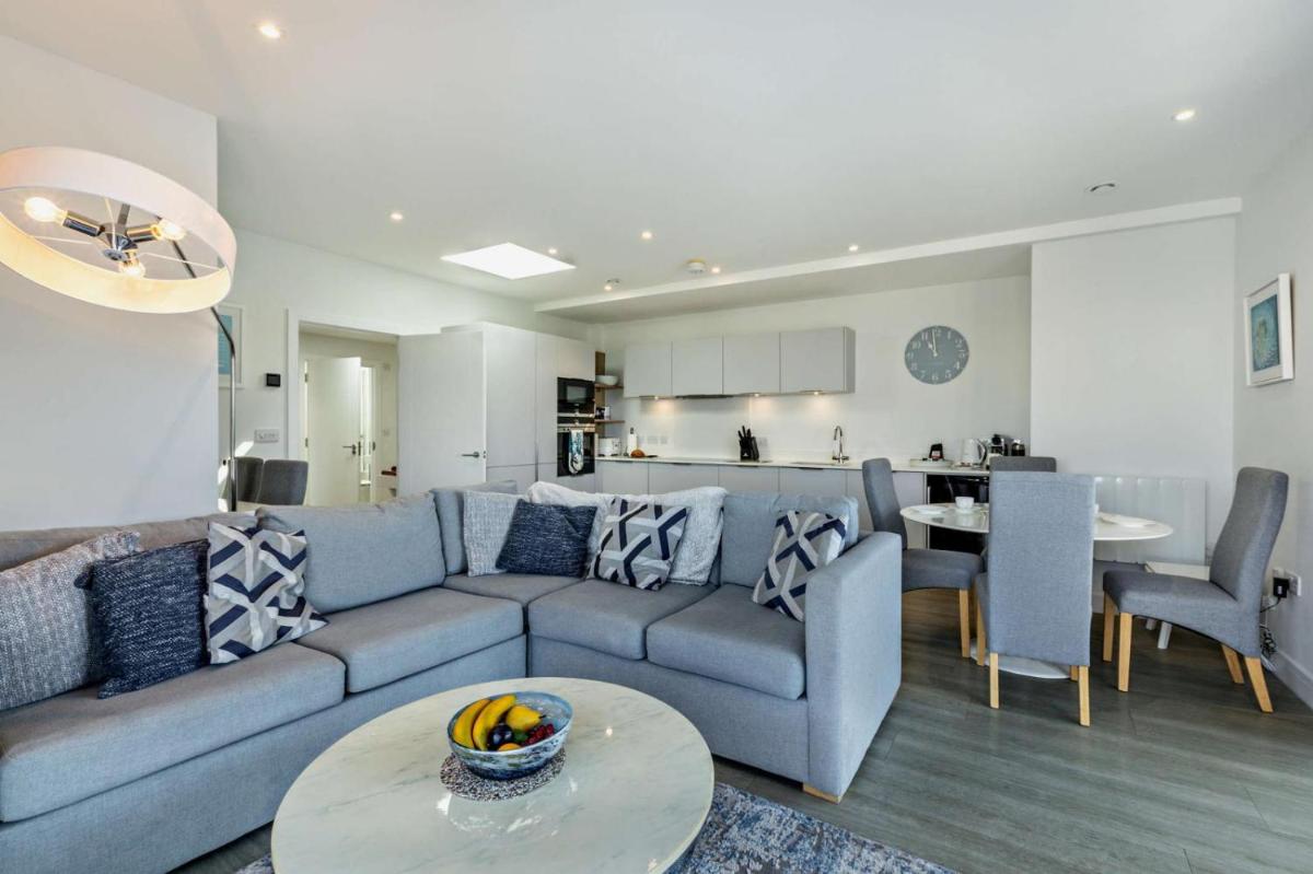 18 Woolacombe East - Luxury Apartment at Byron Woolacombe, only 4 minute walk to Woolacombe Beach! - Housity
