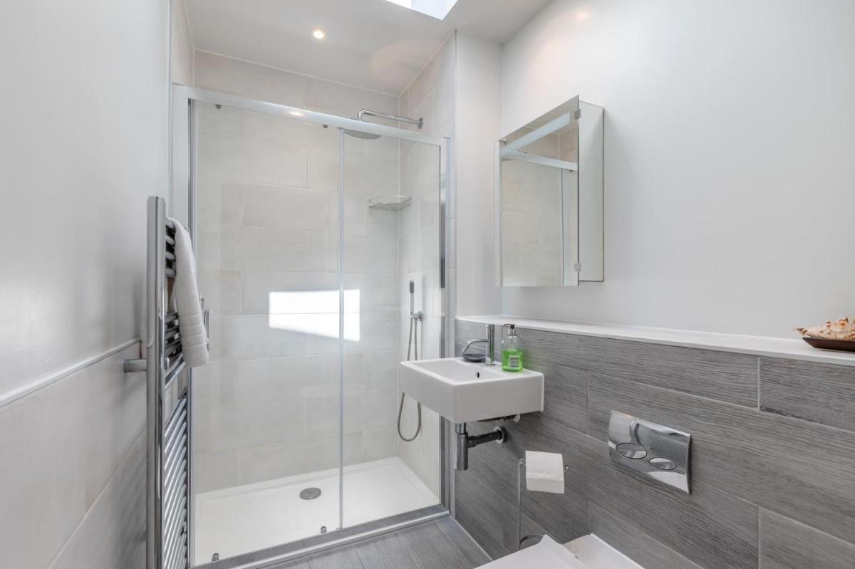 20 Woolacombe East - Luxury Apartment at Byron Woolacombe, only 4 minute walk to Woolacombe Beach! - Housity