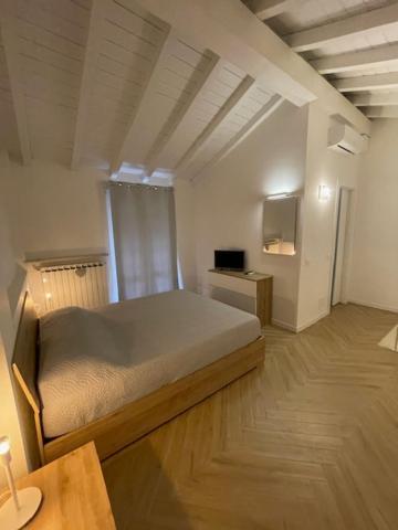 Sweet home... Parking inside - Housity