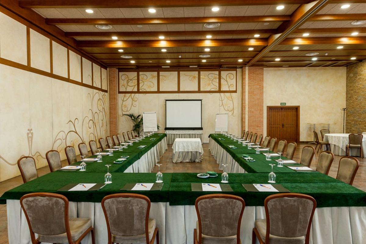Zona business o sala de conferencias en Hotel Comendador