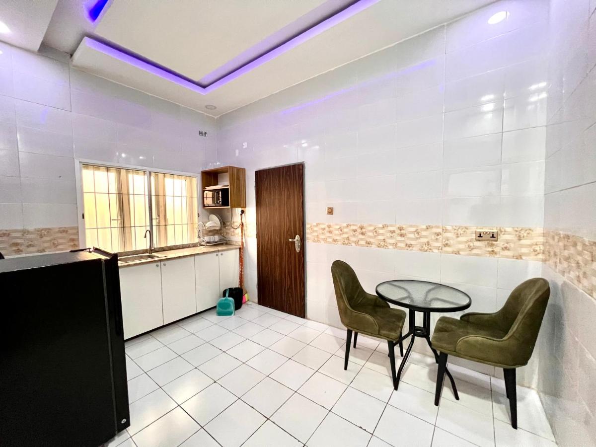 Suitetrails - 24Hrs LIGHT & FREE WIFI, put FURNISHED APARTMENTS on Google & TALK TO US -BQ 20K, 1BEDRM FLAT 30k, 40k, 50k, 60k, PENTHOUSE 50k, 2BEDRM FLATS 60k,90k, 3BEDRM FLAT 70k,90k Per nit