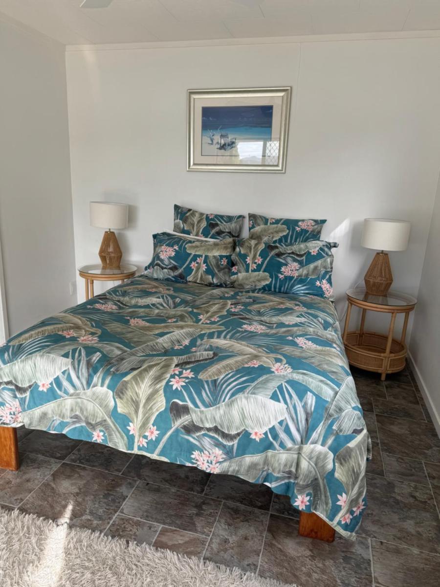 Water's Edge Holiday Home - Housity