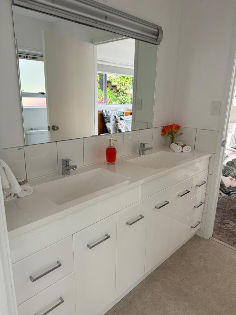 Water's Edge Holiday Home - Housity