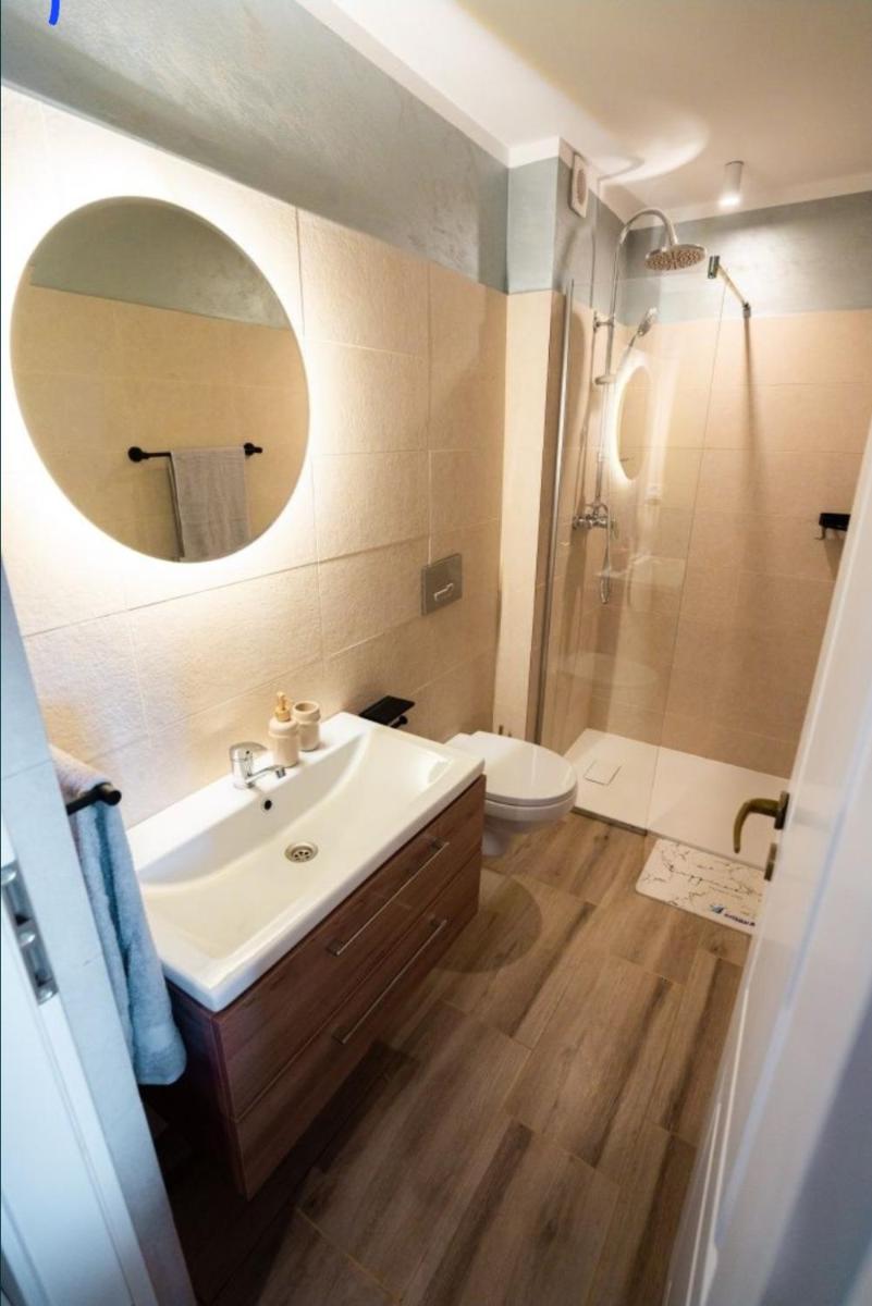 Studio 76 - Housity