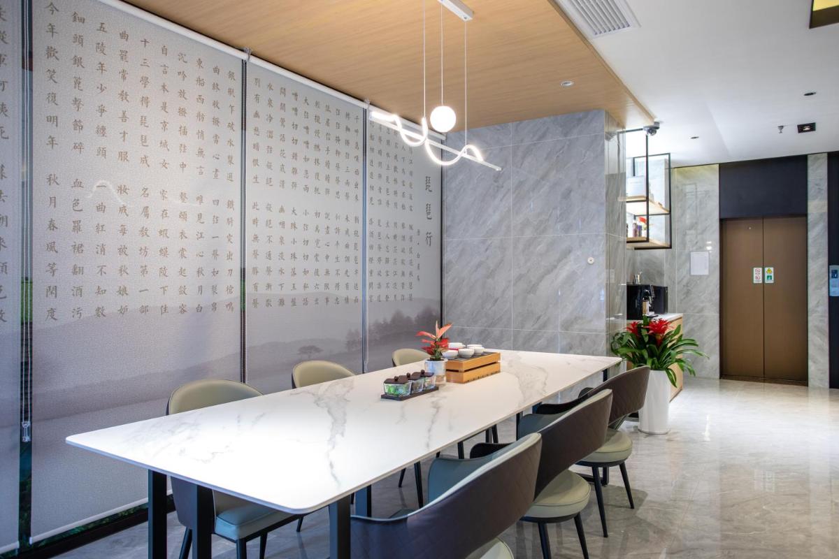 VX Hotel Shanghai Yixian Road Dabaishu - Housity