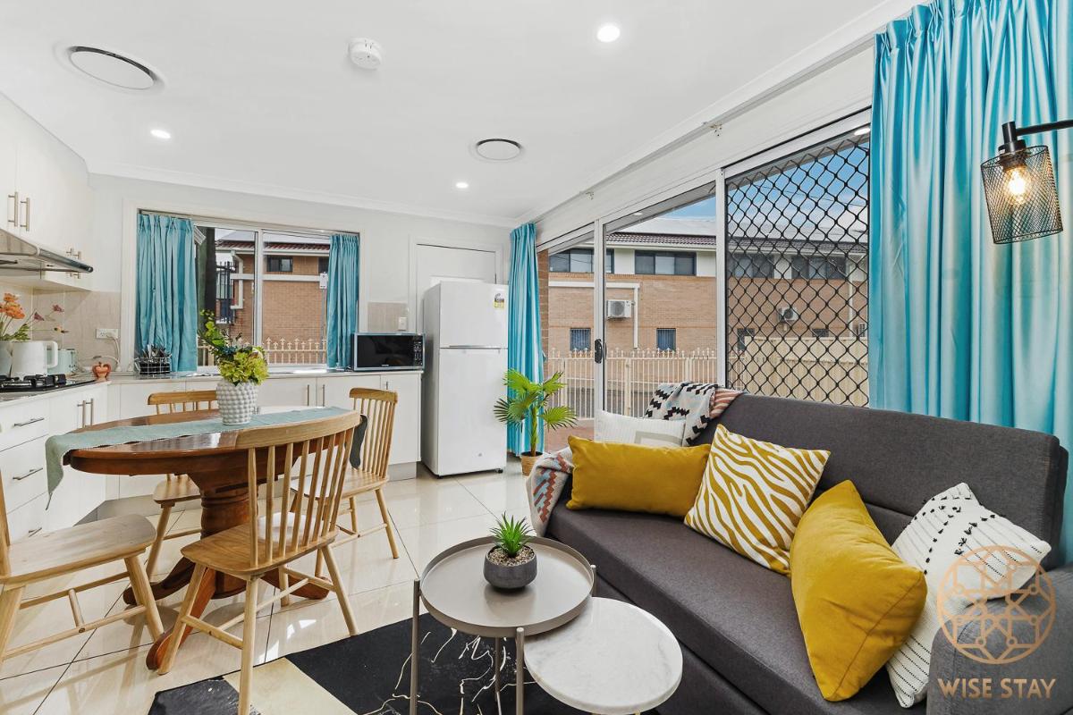 Hurstville 2Br Granny flat near Shopping & Train - Housity