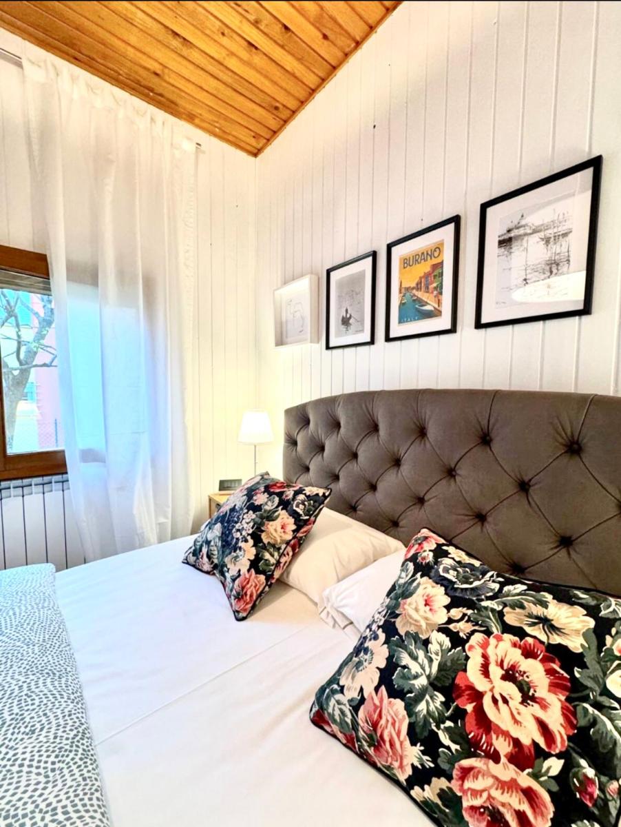 Casa degli Albicocchi - near Venice - whole house with garden and free Prkg - Housity