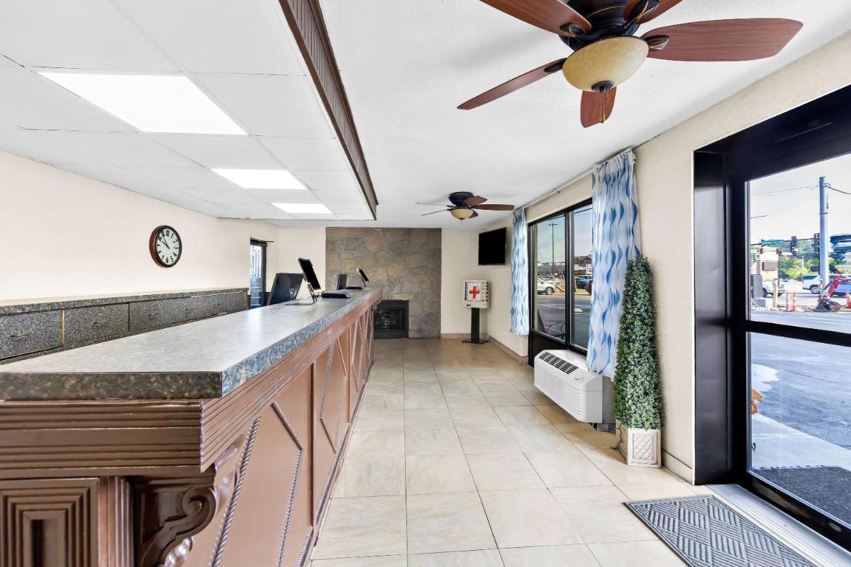 Clarion Inn & Suites near the Leconte Center Pigeon Forge - Housity
