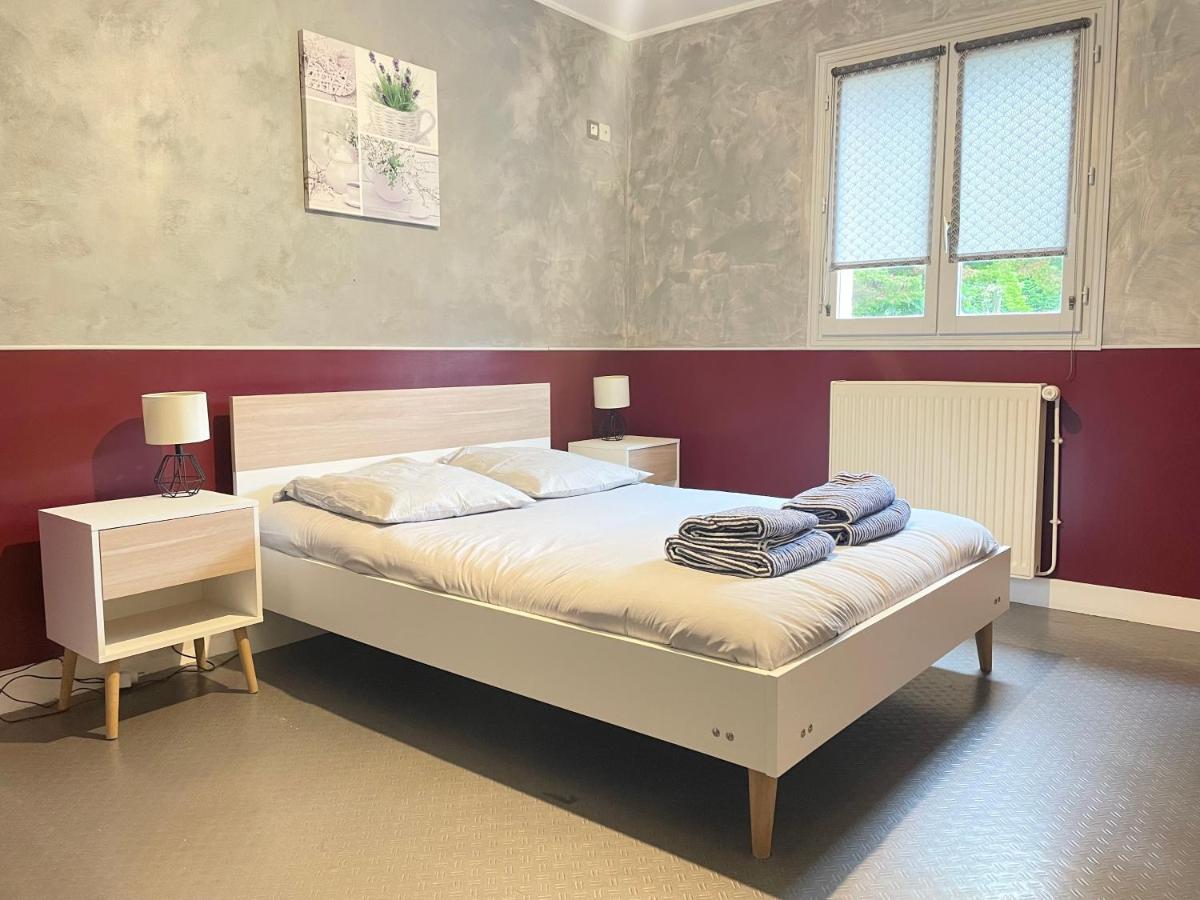 Normandie Cosy Apt rdc indépendant bien équipé dans maison confortable terrasse grand jardin clos sans vis à vis parking privatif entre Caen et Bayeux, proche plages du débarquement - Housity