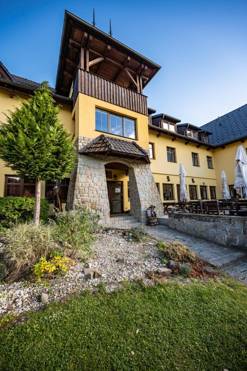 Valašský Hotel a Pivní lázně OGAR - Housity