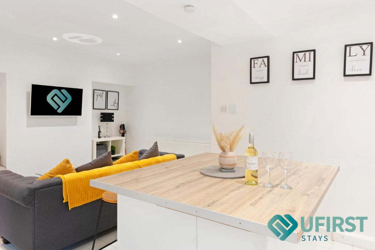 Enchanting 4-Bed Forest Escape in Sherwood - Housity