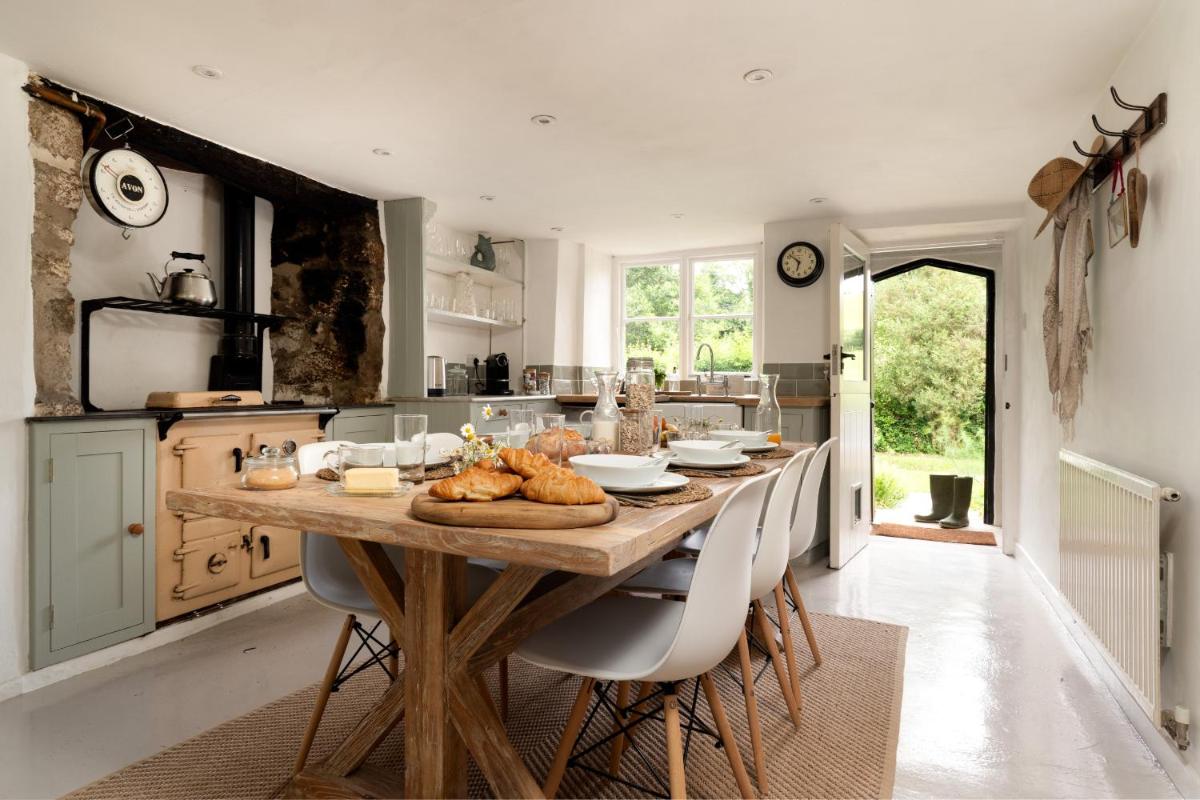 Weeke Brook - Quintessential thatched luxury Devon cottage - Housity