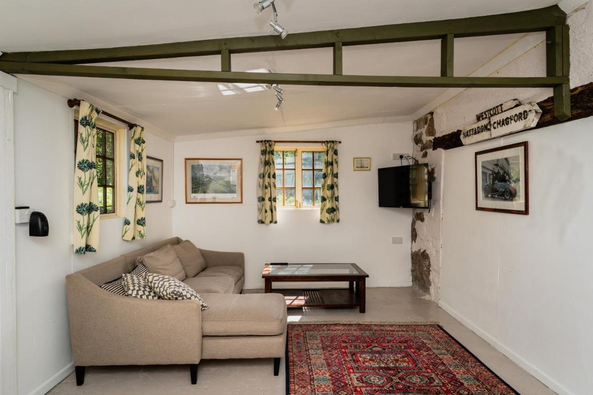 Weeke Brook - Quintessential thatched luxury Devon cottage - Housity