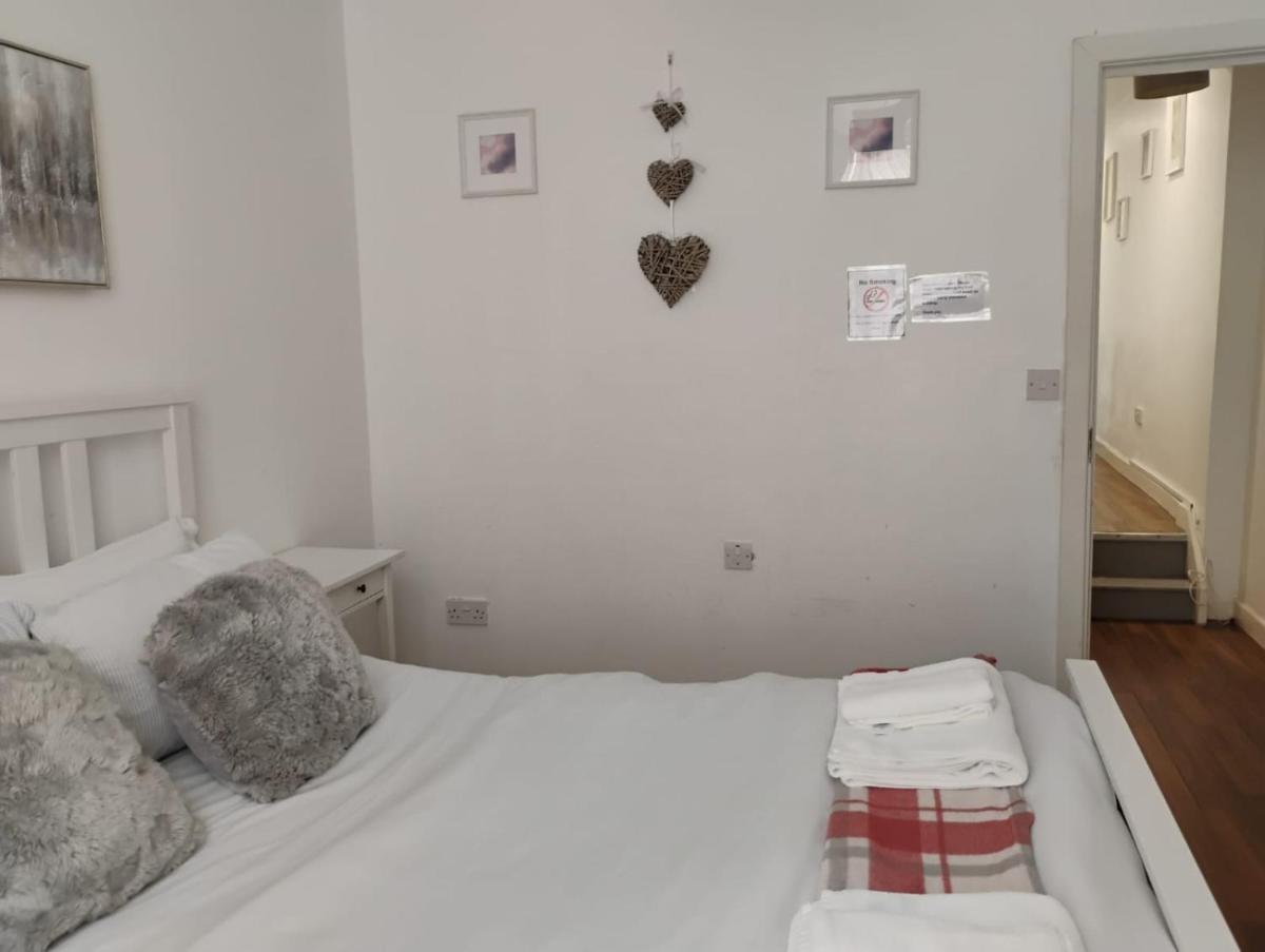 CityNights Studios with Free Parking - Housity