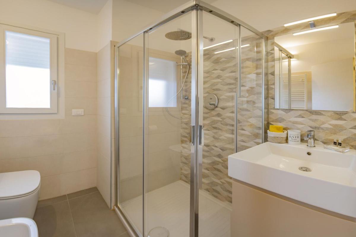 Bcolors Rooms, Selargius Is Corrias - Housity