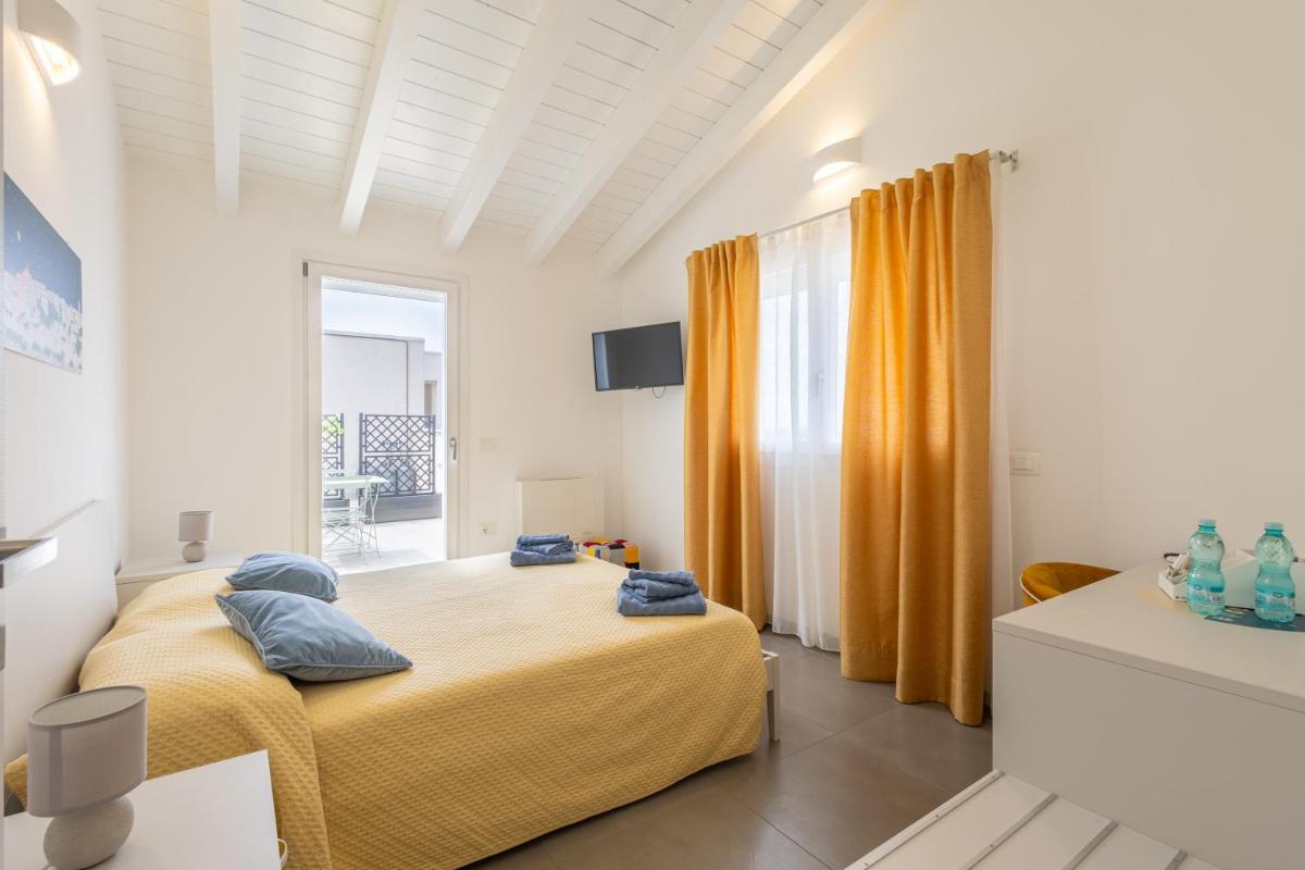 Bcolors Rooms, Selargius Is Corrias - Housity