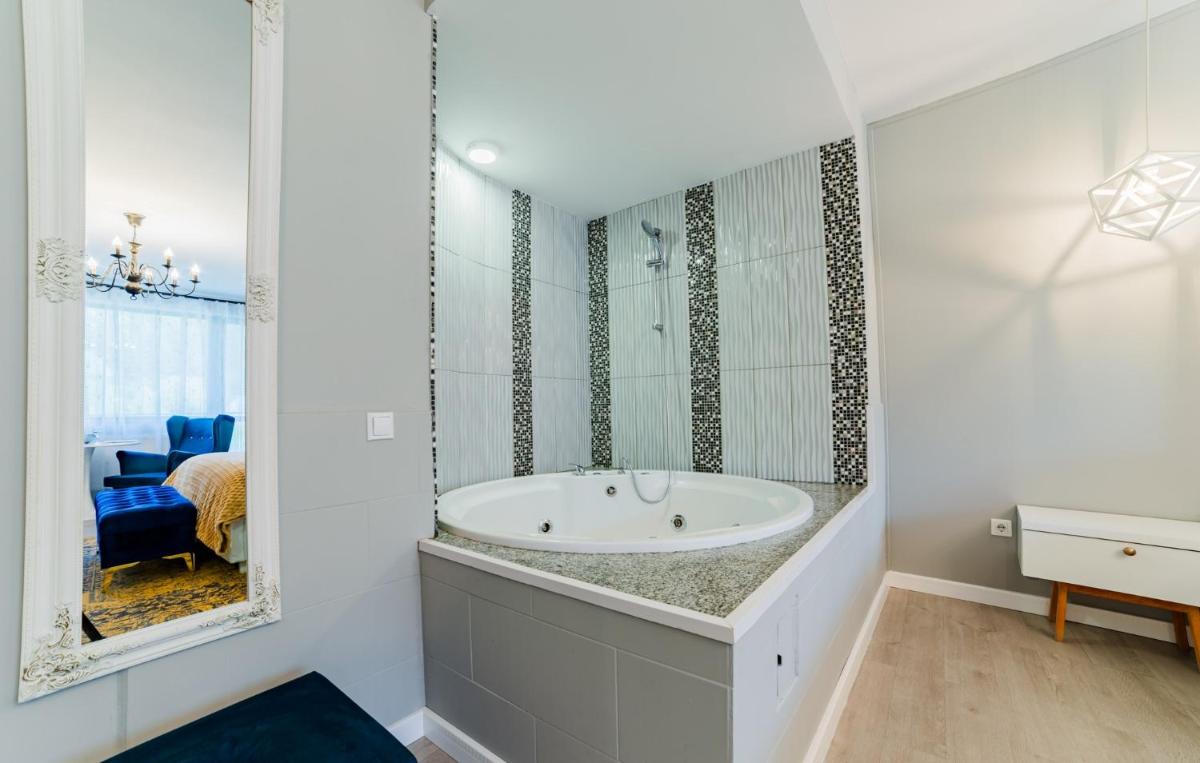 Romantic Jacuzzi Luxury Apartment - Housity