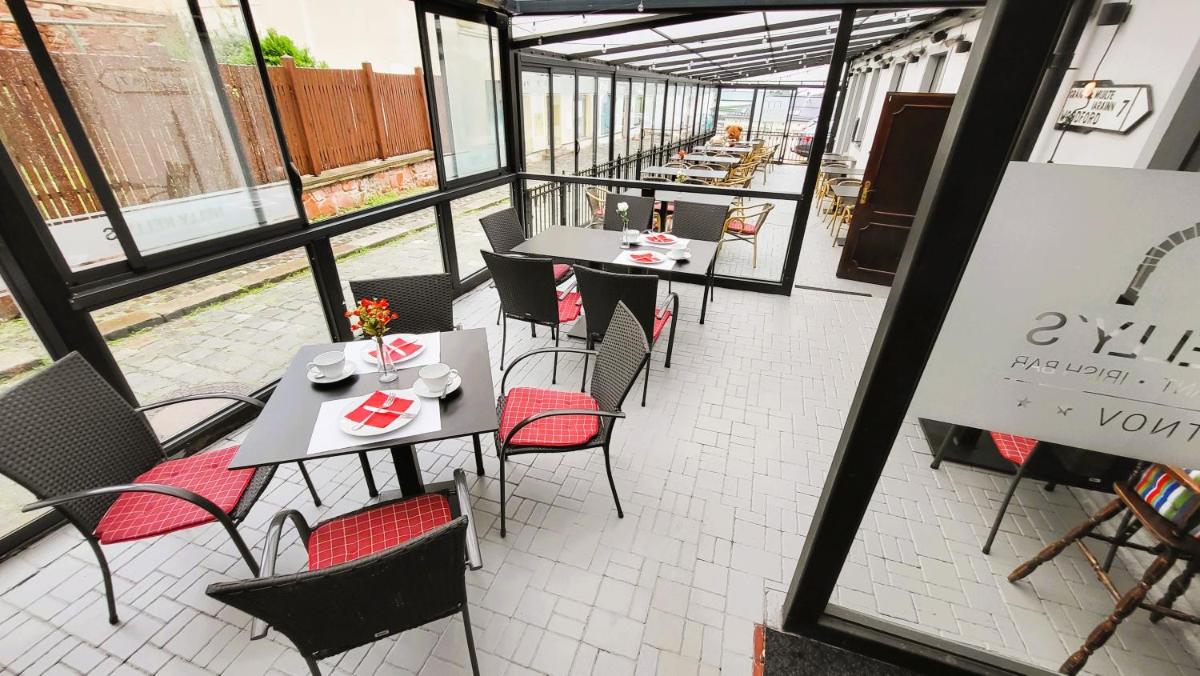 Hotel Nelly Kellys - Housity