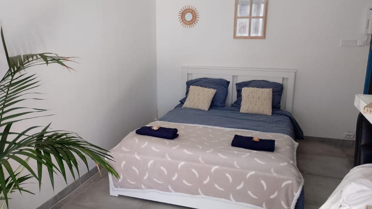 Cannes Pointe Croisette studio plage 2 min à Pieds - Housity