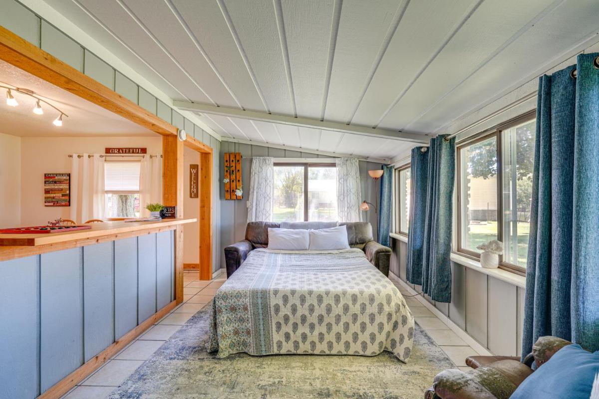 Riverfront Dixon, Illinois, Vacation Rental! - Housity