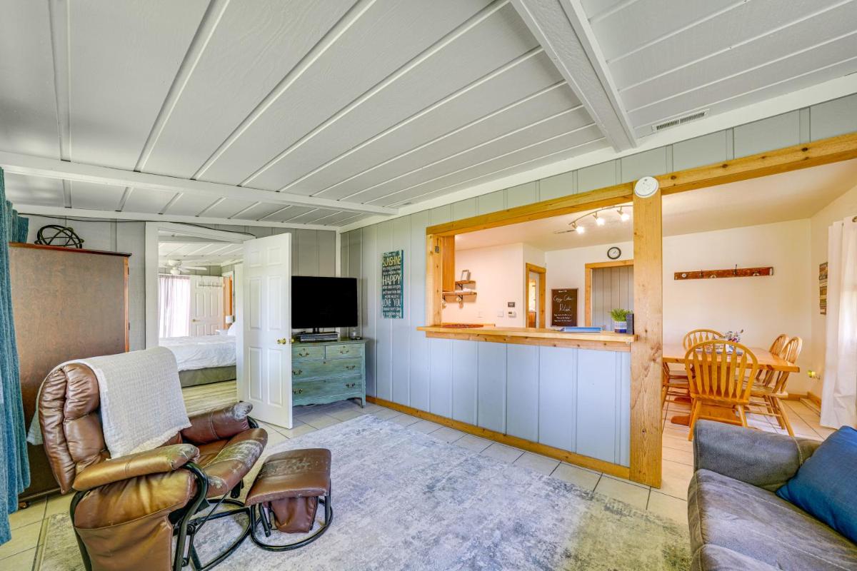 Riverfront Dixon, Illinois, Vacation Rental! - Housity