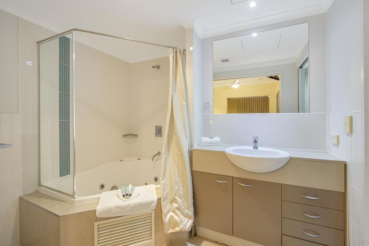 Hinterland Luxury - 1 Bedroom Hinterland View Apt - Housity