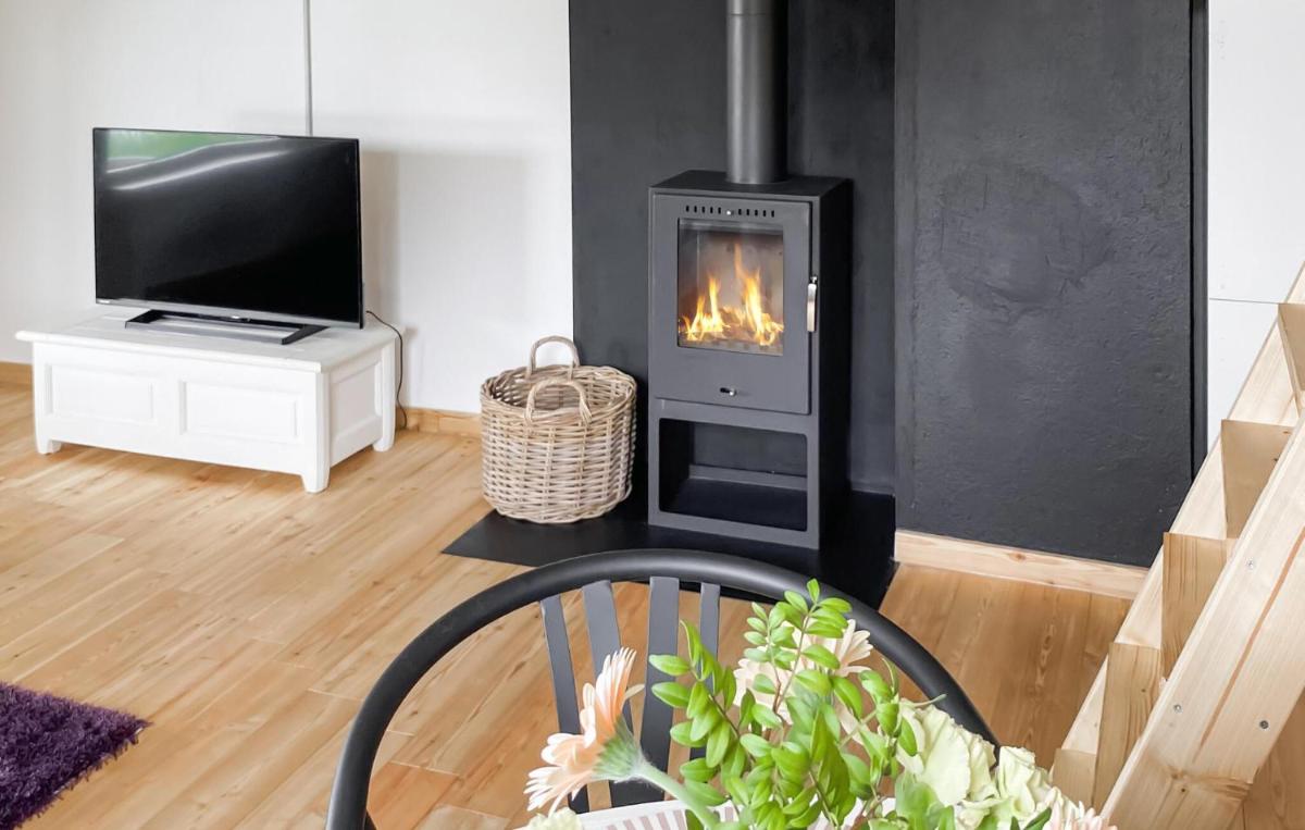 Beautiful Home In Ormaryd With Ethernet Internet - Housity