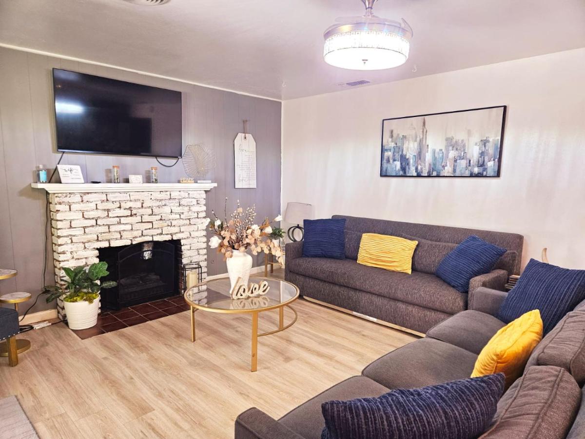 Charming Clara - Housity
