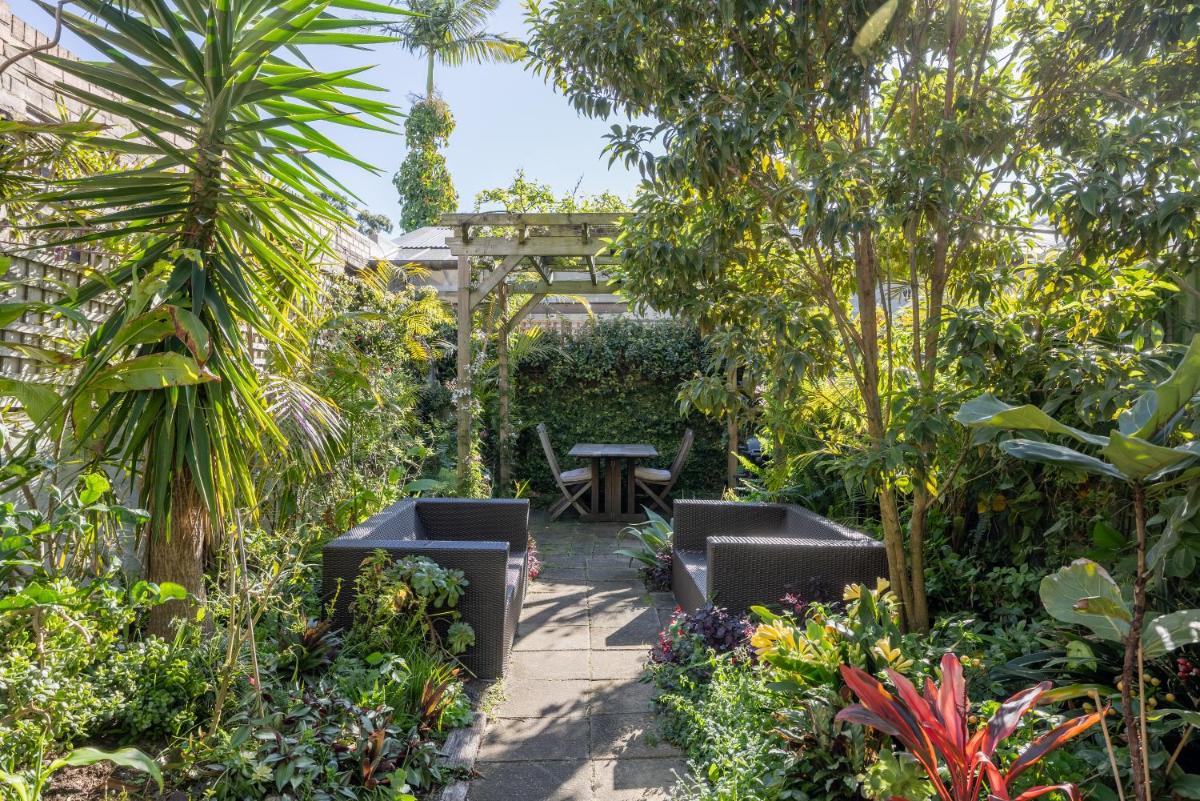 Suitetrails - Kookaburra Gardens - 4 stops from the City, ICC and Harbour