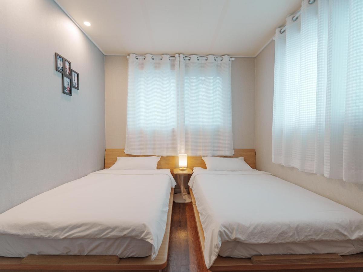 Rain Boots Guest House - Housity