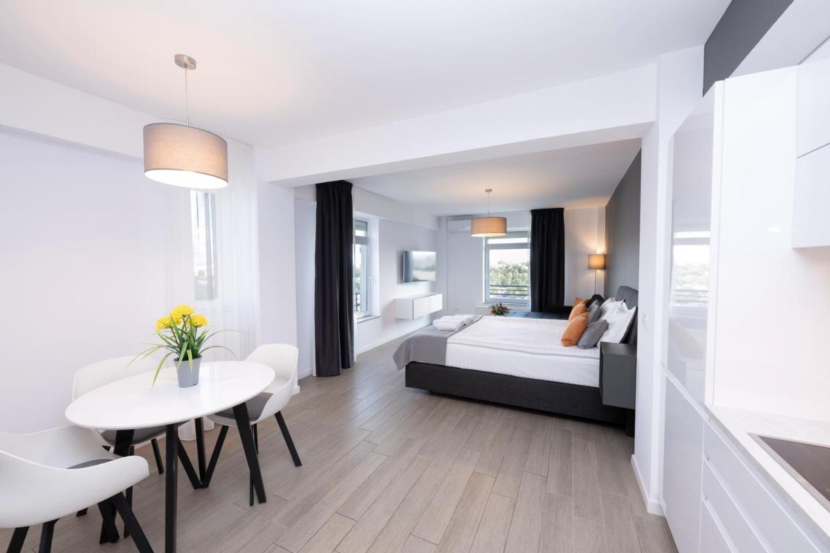 Lounge 8 Studios - Housity