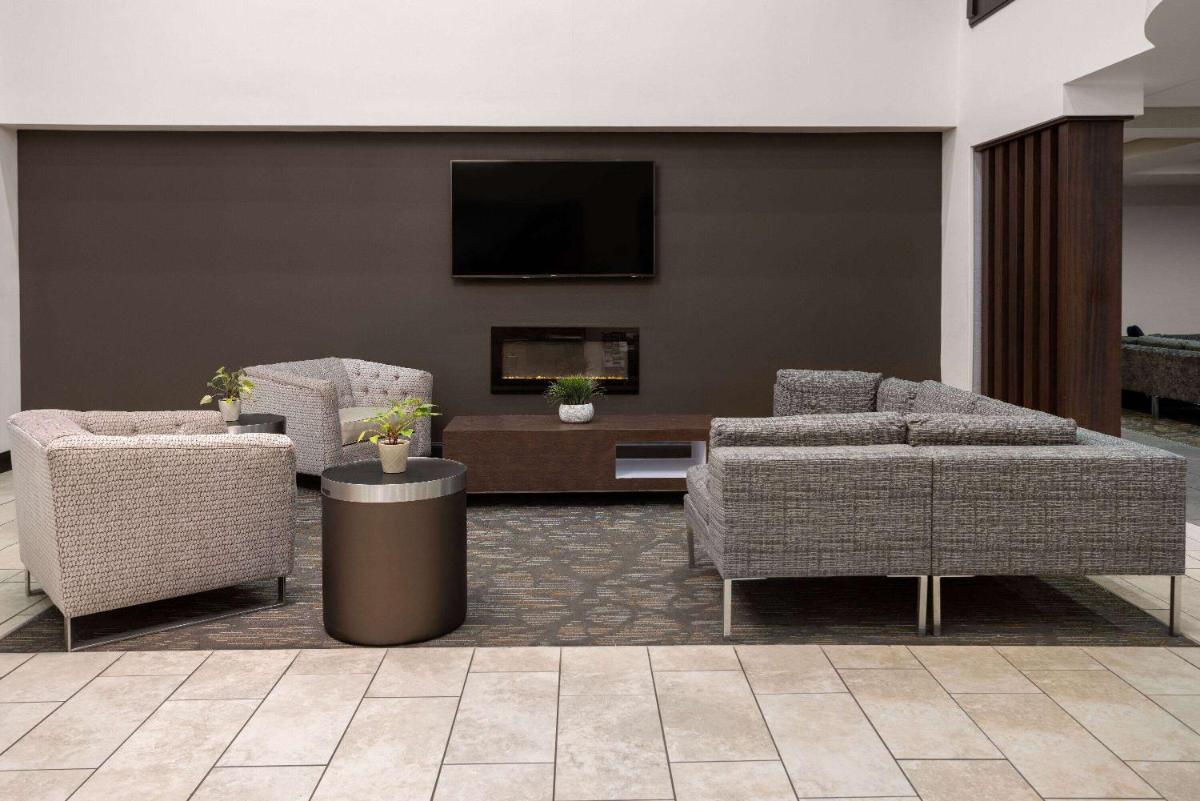 La Quinta Inn & Suites by Wyndham Mooresville - Housity