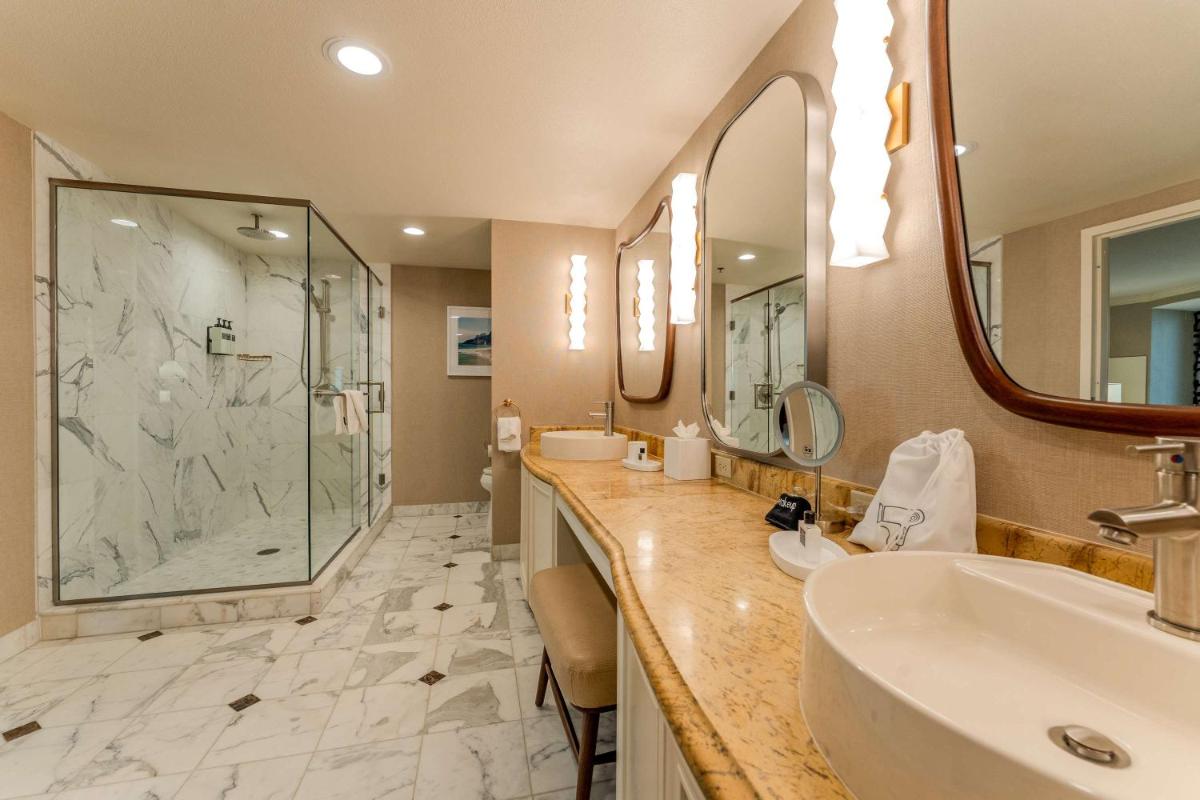 Rio Hotel & Casino, a Destination by Hyatt Hotel - Housity