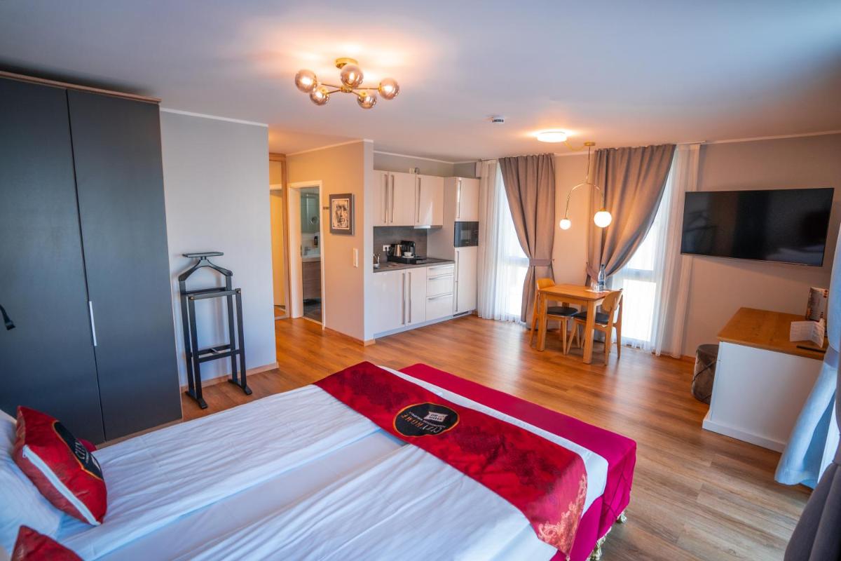 Boardinghouse City Home - Living - Housity
