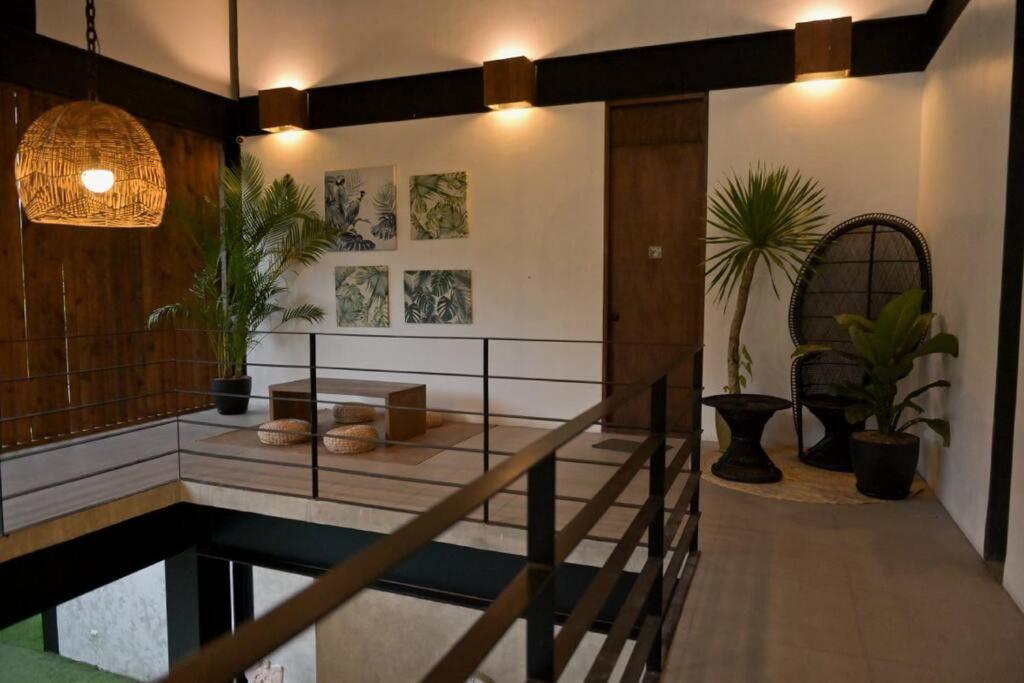 Diwata Villa - Casa Tropica Modern Villa - Housity