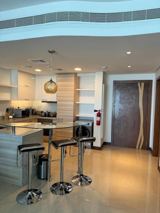 Suitetrails - Luxurious Apartment with Stunning Pool & Sea View