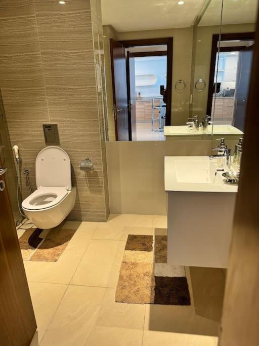 Suitetrails - Luxurious Apartment with Stunning Pool & Sea View