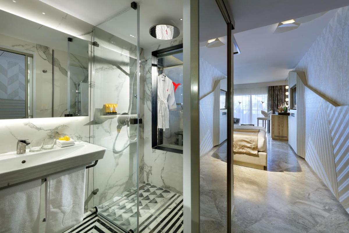 Un baño de Ushuaïa Ibiza Beach Hotel - Adults Only - Club Entrance Included
