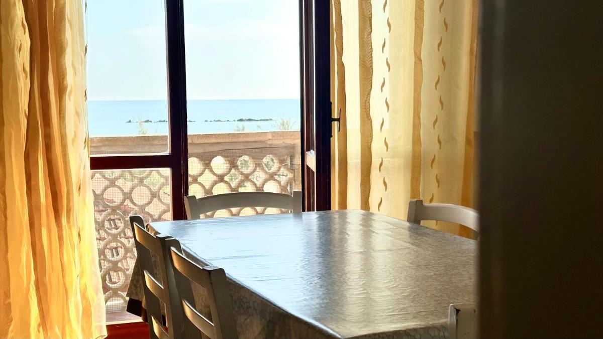 RM03 - Senigallia, trilocale fronte mare - Housity