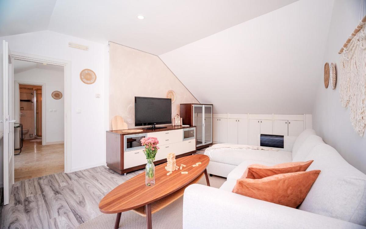 Pharos Sunset - Stari Grad Center - Housity