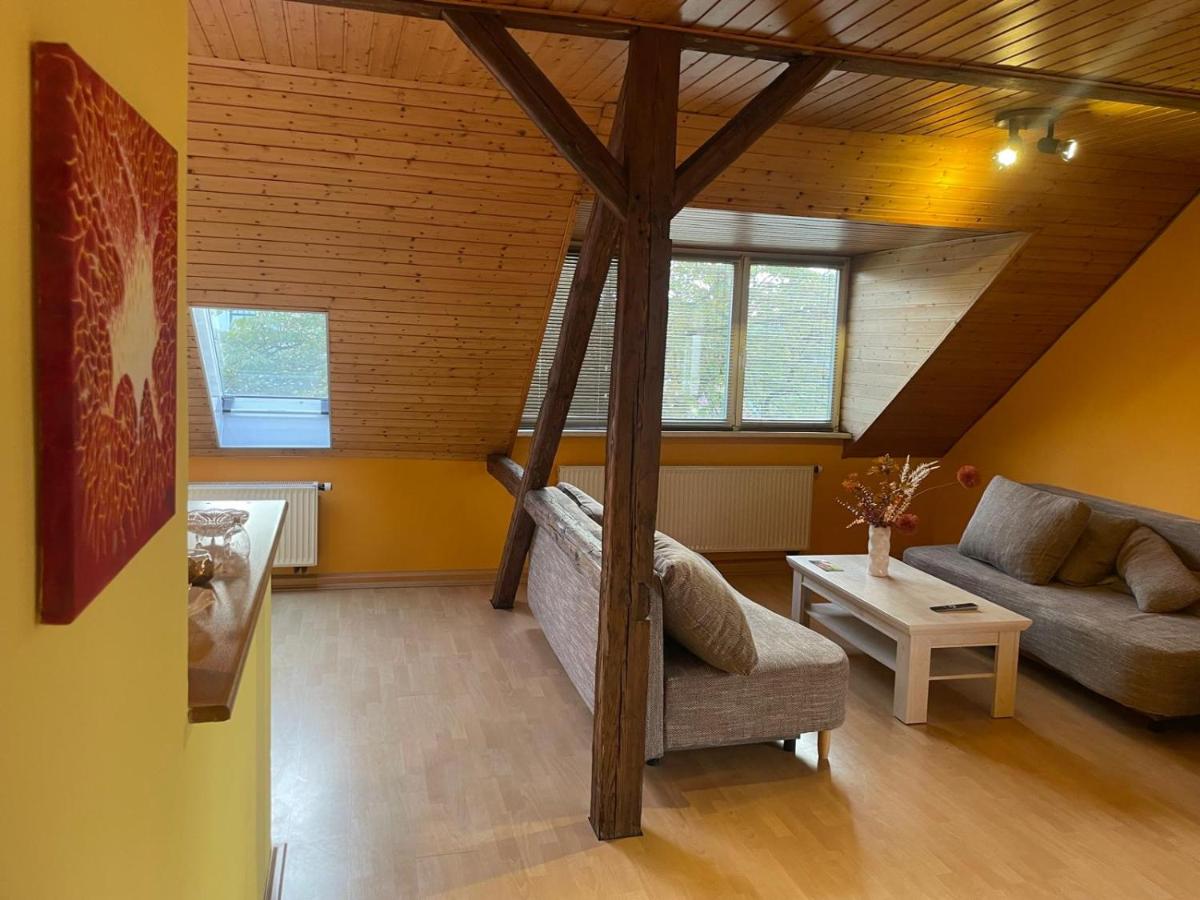 La Famiglia - Housity
