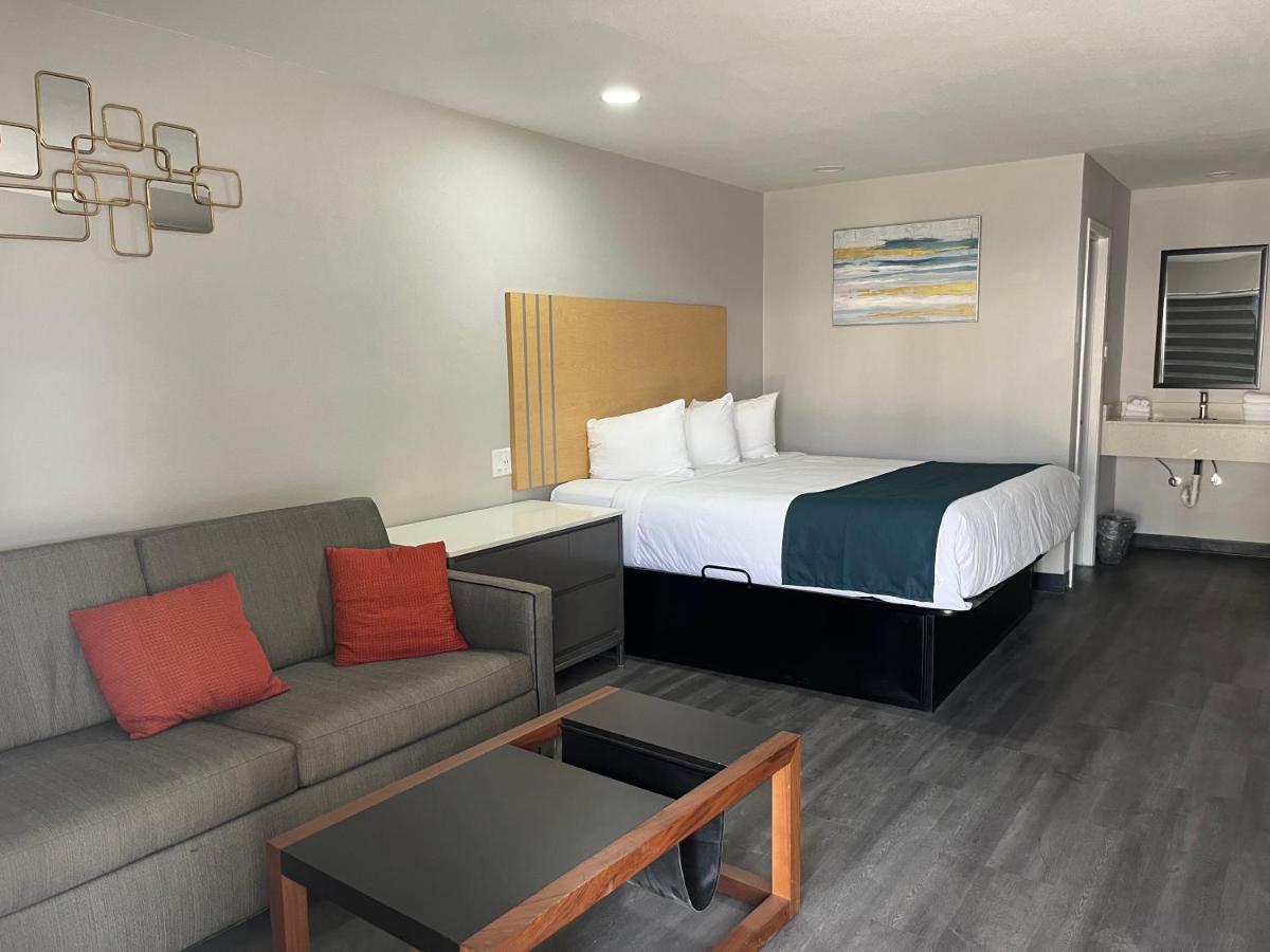 Inn of Uvalde - Housity