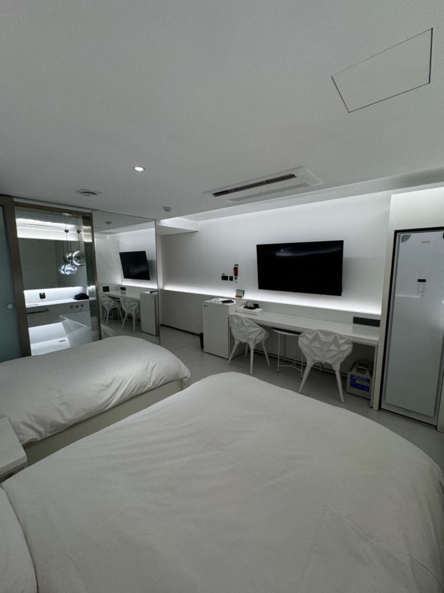 Lesign Hotel - Housity