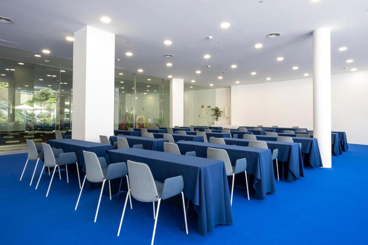 Zona business o sala de conferencias en GF Victoria