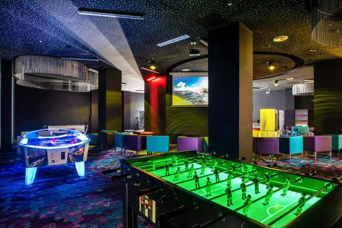 Sala de juegos en GF Victoria